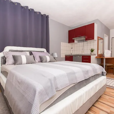 101 Διαμέρισμα *